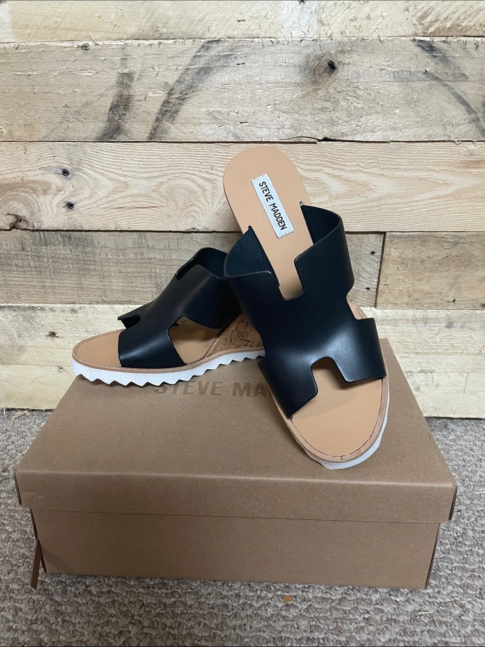 Steve Madden size 9.5 Floreen Black Leather 4” Wedge Sandals with Tan Footbed